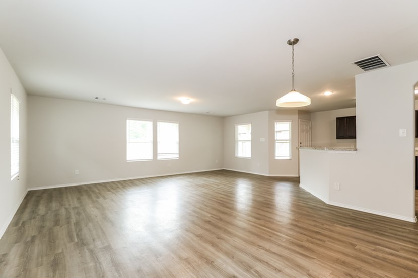 2743 Madison Court Conroe, TX 77304 - Photo 7 of 15 Photos may be representative of the floor plan and not the exact home. Finishes, layout, and features of the actual property for lease may vary.