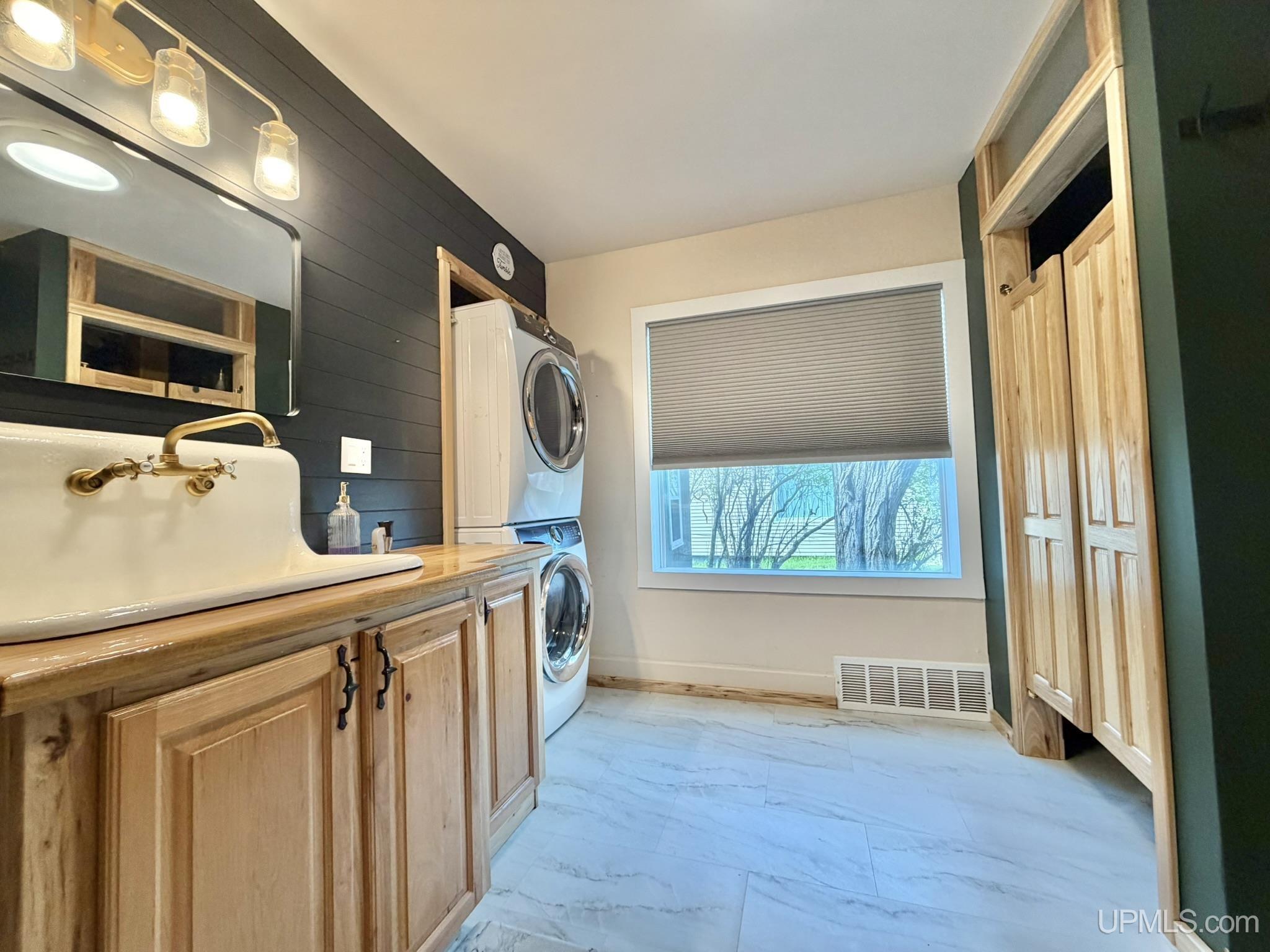 414 Chestnut Street Norway, MI 49870 - Photo 13 of 22