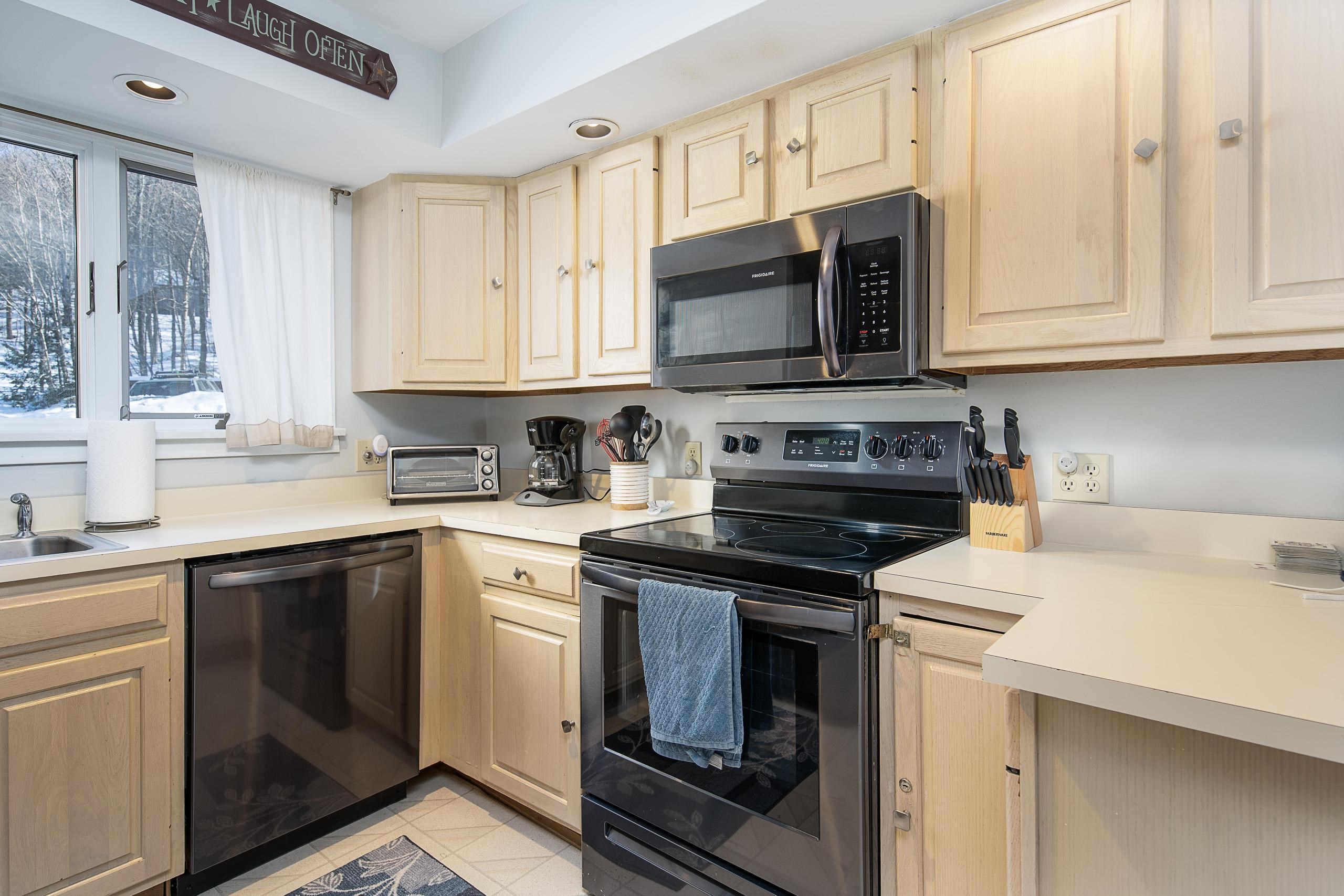 774 East Mountain Road, Unit D4 Killington, VT 05751 - Photo 6 of 32