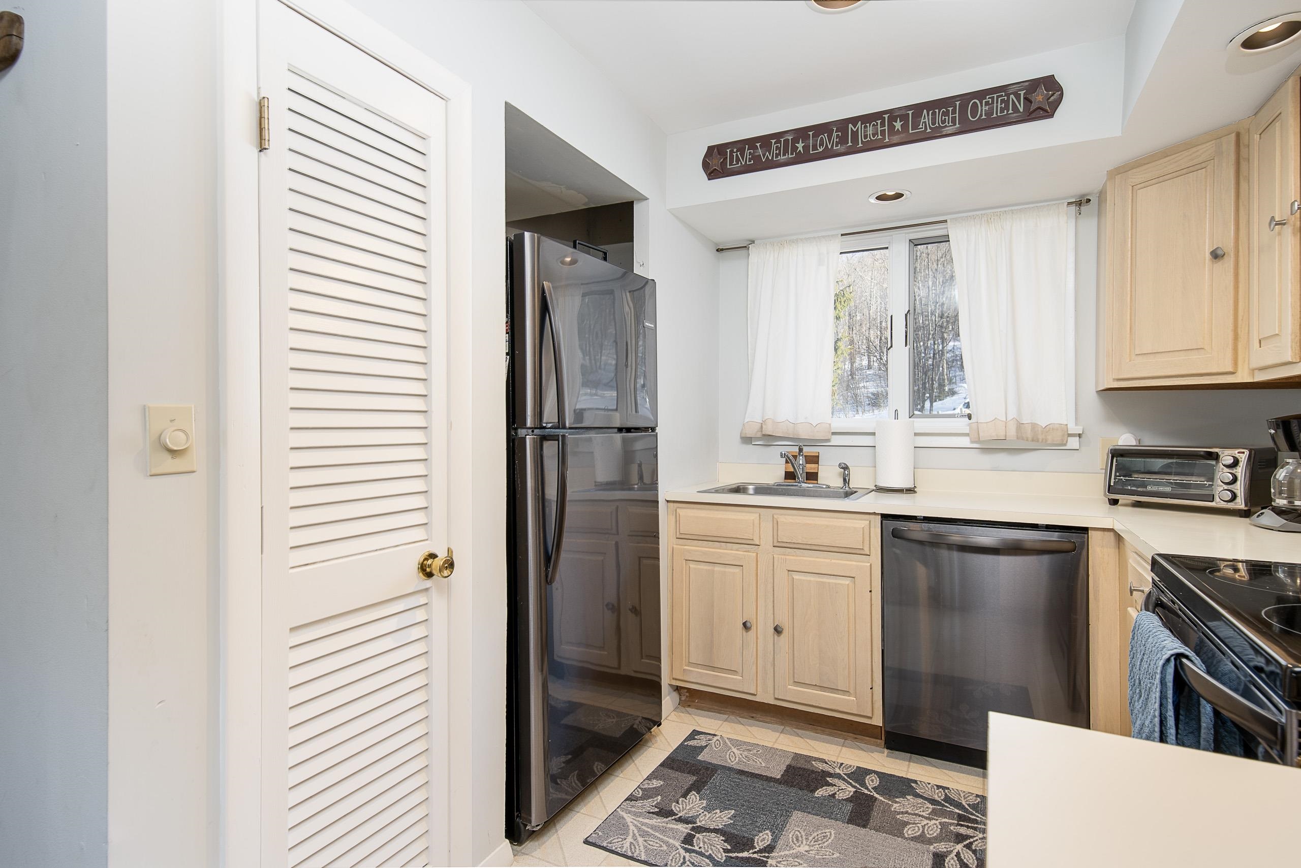 774 East Mountain Road, Unit D4 Killington, VT 05751 - Photo 7 of 32