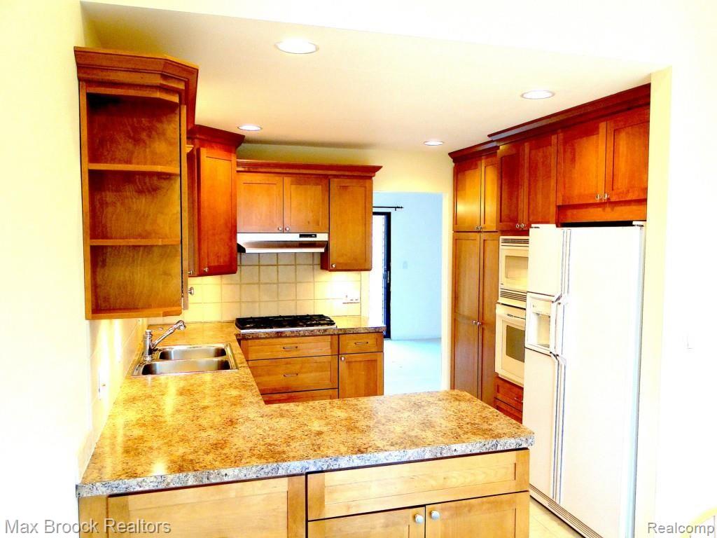 177 East Long Lake Road Bloomfield Hills, MI 48304 - Photo 12 of 30