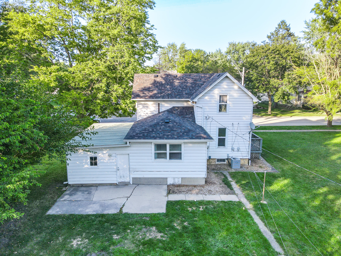 264 West 3rd Street Manteno, IL 60950 - Photo 5 of 29 a aerial view of a house with a yard and large tree