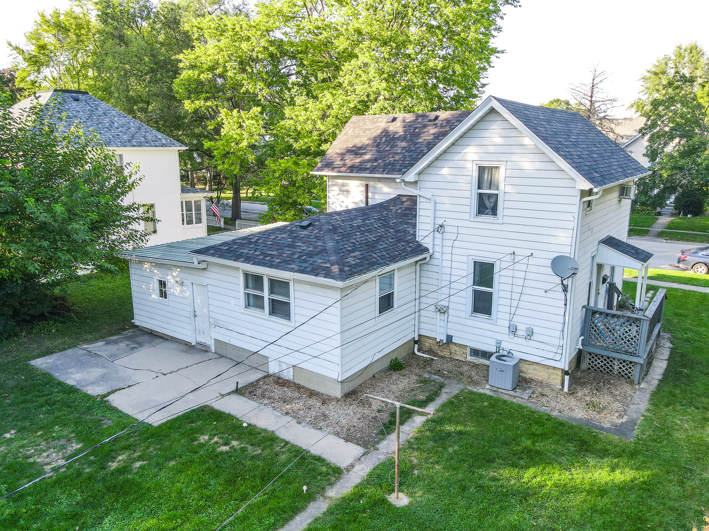 264 West 3rd Street Manteno, IL 60950 - Photo 6 of 29 a view of a house with a yard and furniture