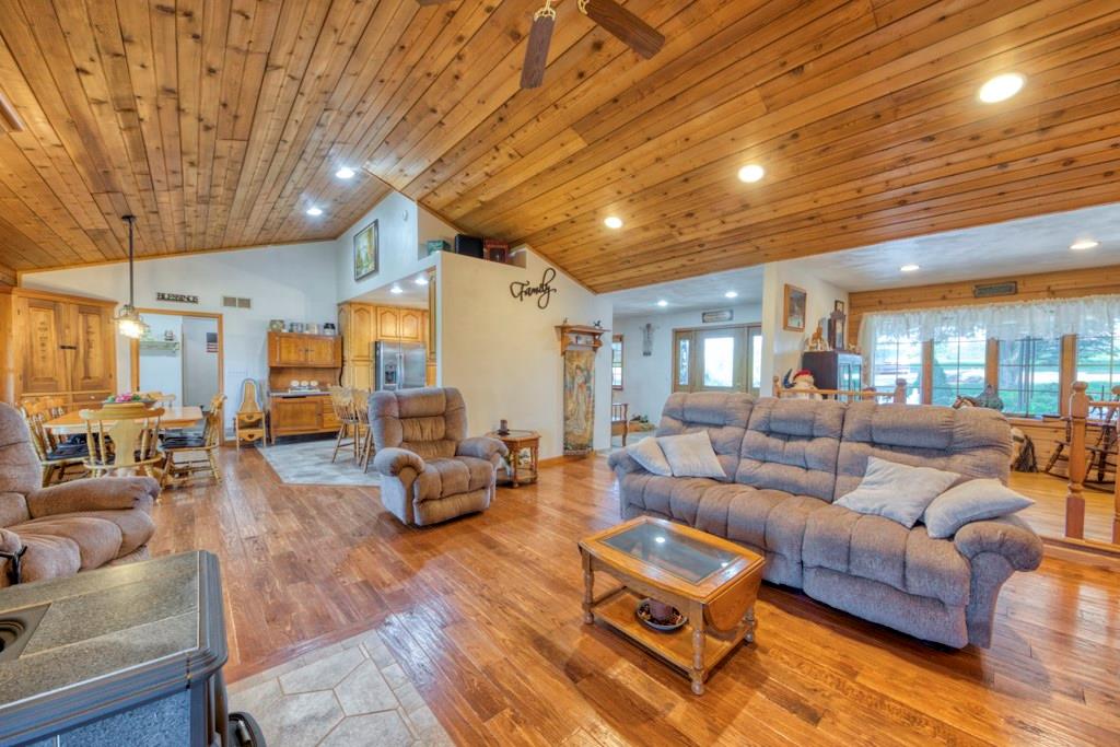 1256 Whitestown Road Prospect, PA 16052 - Photo 3 of 25 a living room with furniture