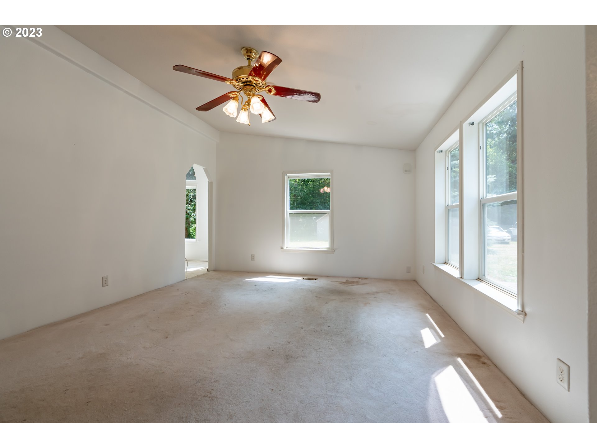 60929 Highway 26 Sandy, OR 97055 - Photo 11 of 38 a view of an empty room with a window