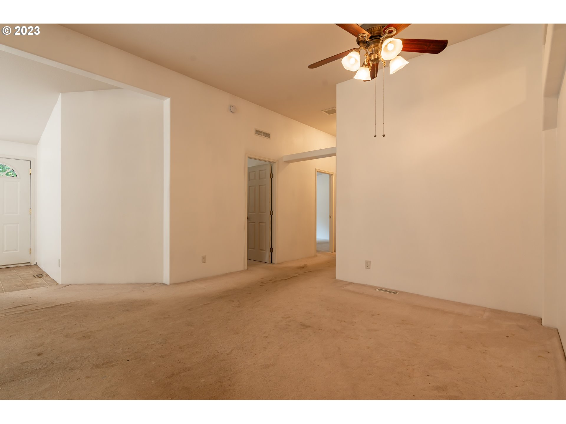 60929 Highway 26 Sandy, OR 97055 - Photo 15 of 38 a view of a big room with carpet