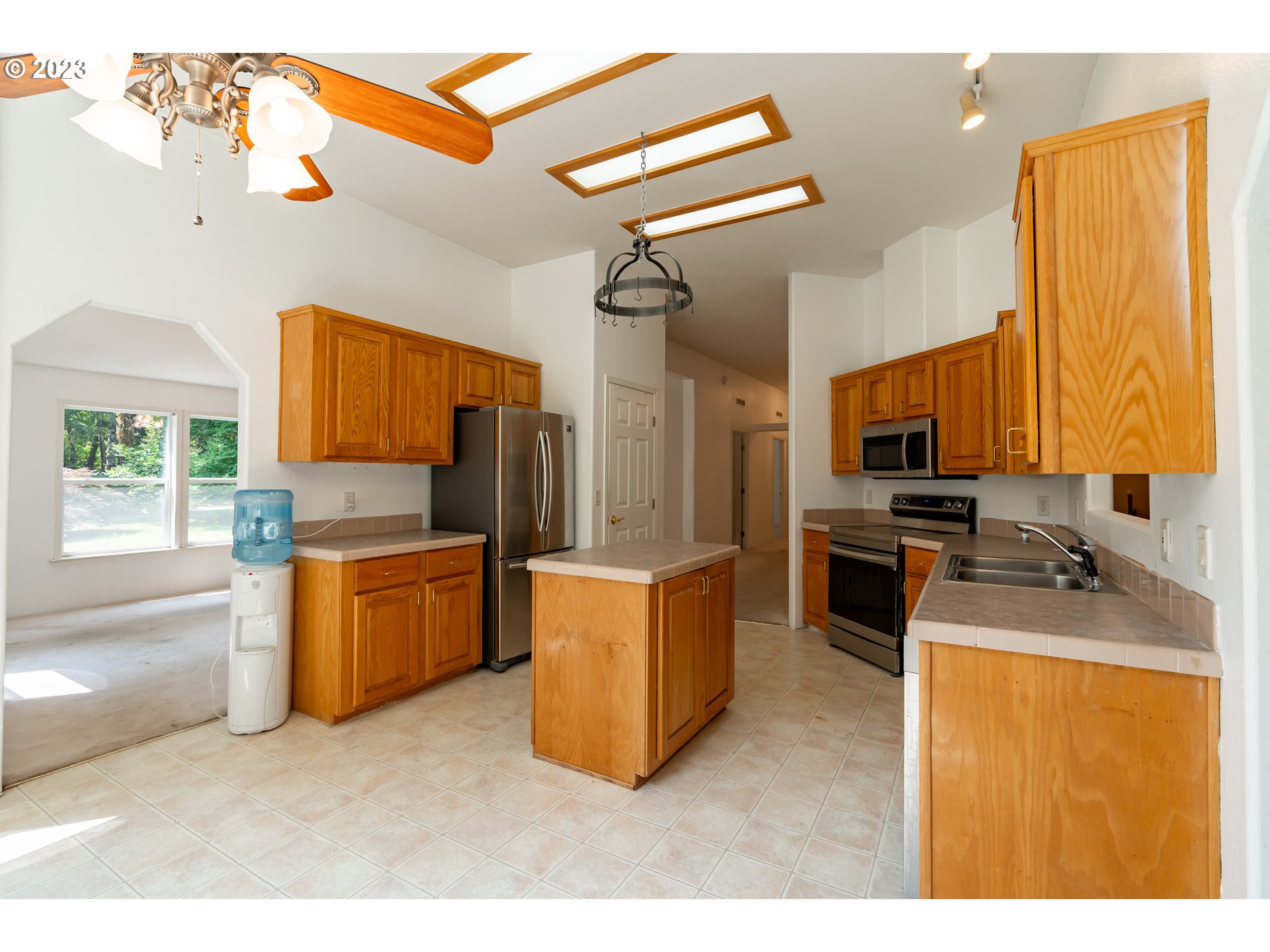 60929 Highway 26 Sandy, OR 97055 - Photo 19 of 38 a kitchen with microwave cabinets and refrigerator