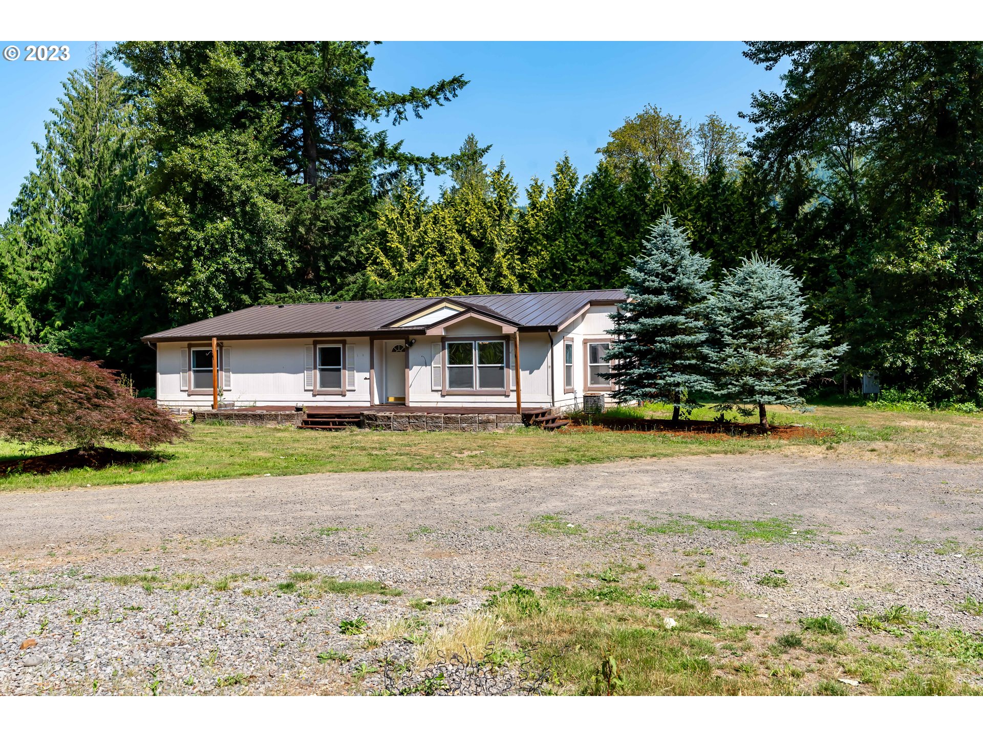 60929 Highway 26 Sandy, OR 97055 - Photo 2 of 38 a front view of a house with a yard