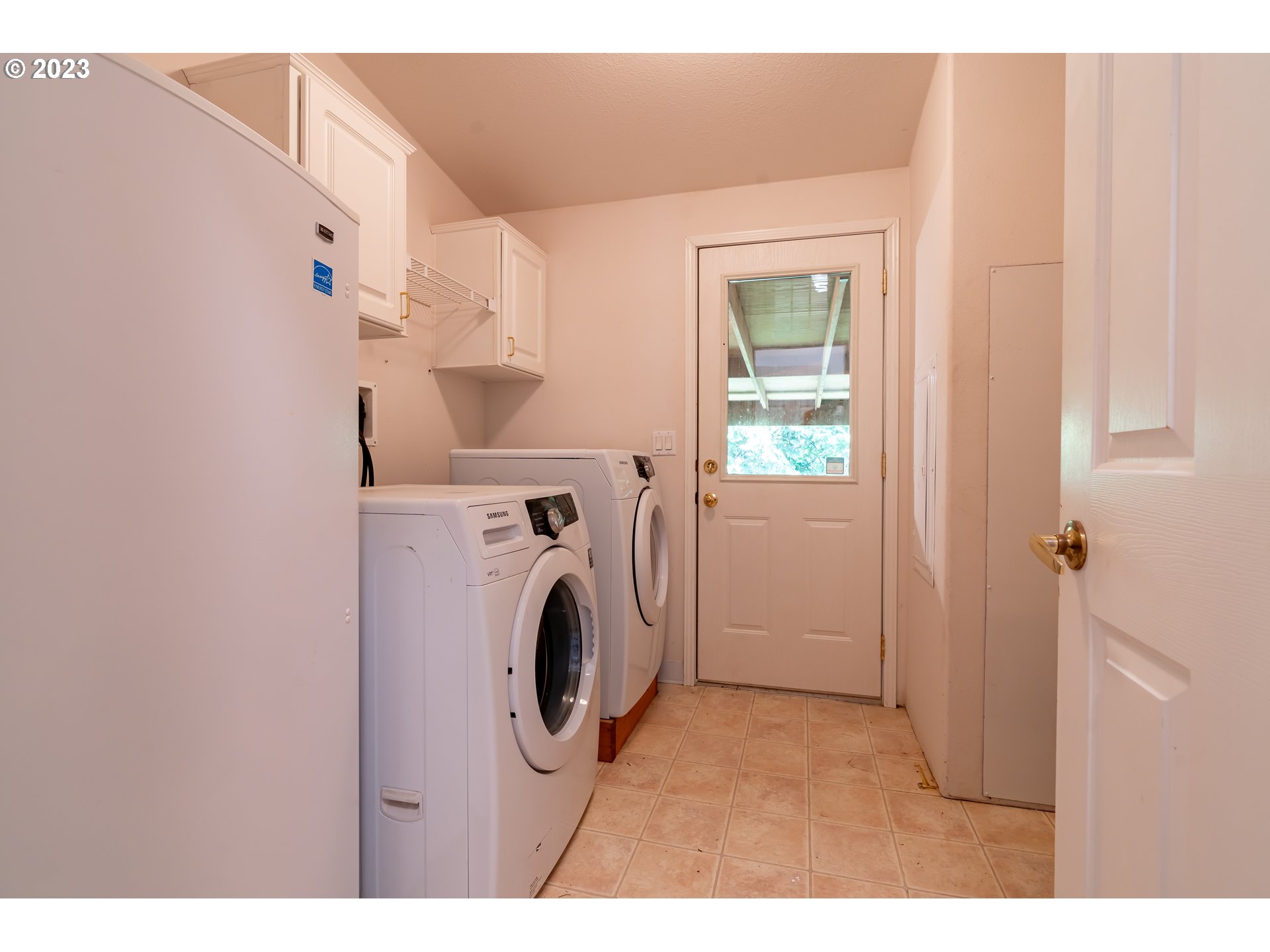 60929 Highway 26 Sandy, OR 97055 - Photo 21 of 38 a utility room with dryer and washer