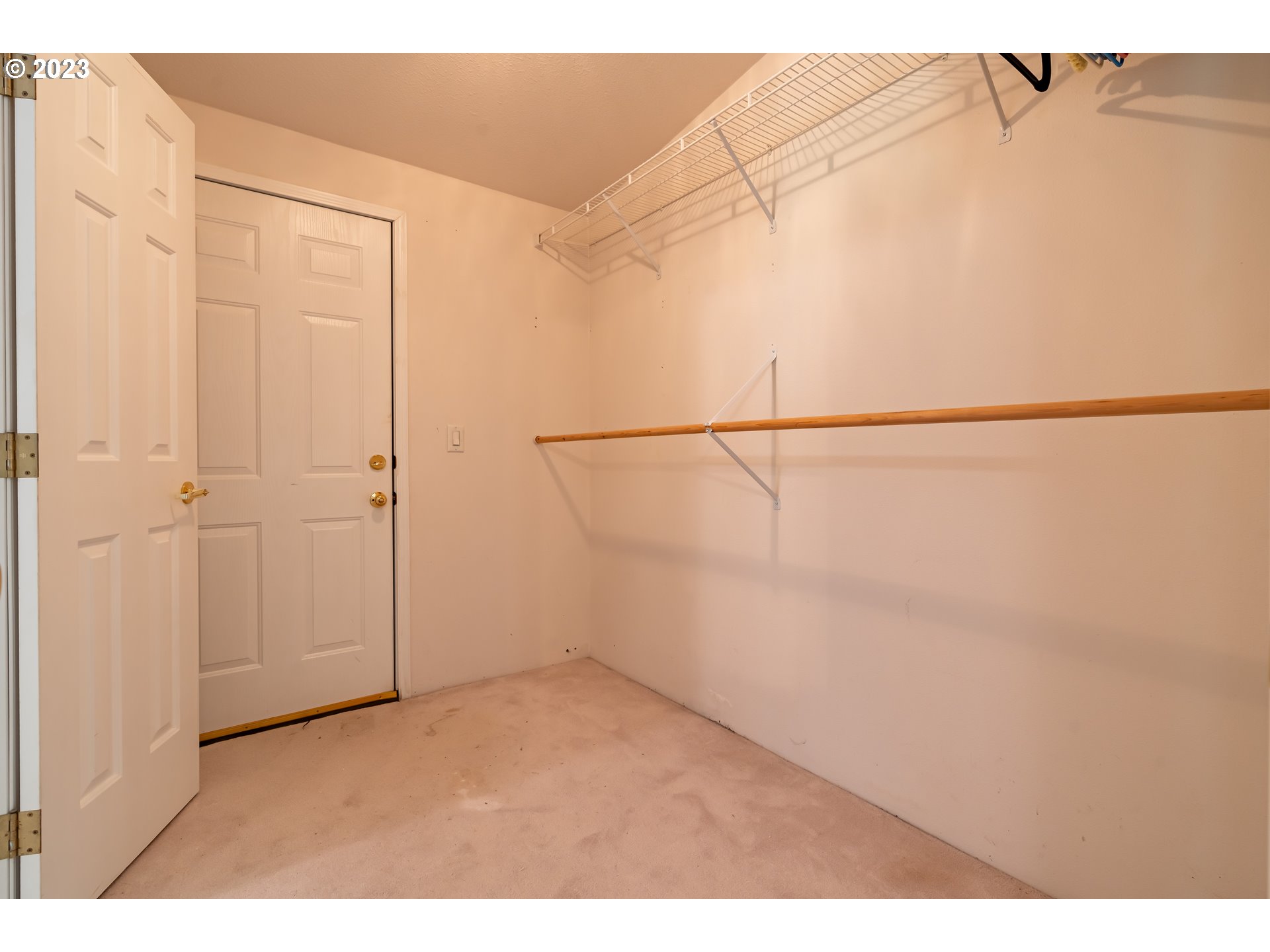 60929 Highway 26 Sandy, OR 97055 - Photo 24 of 38 a view of an empty room