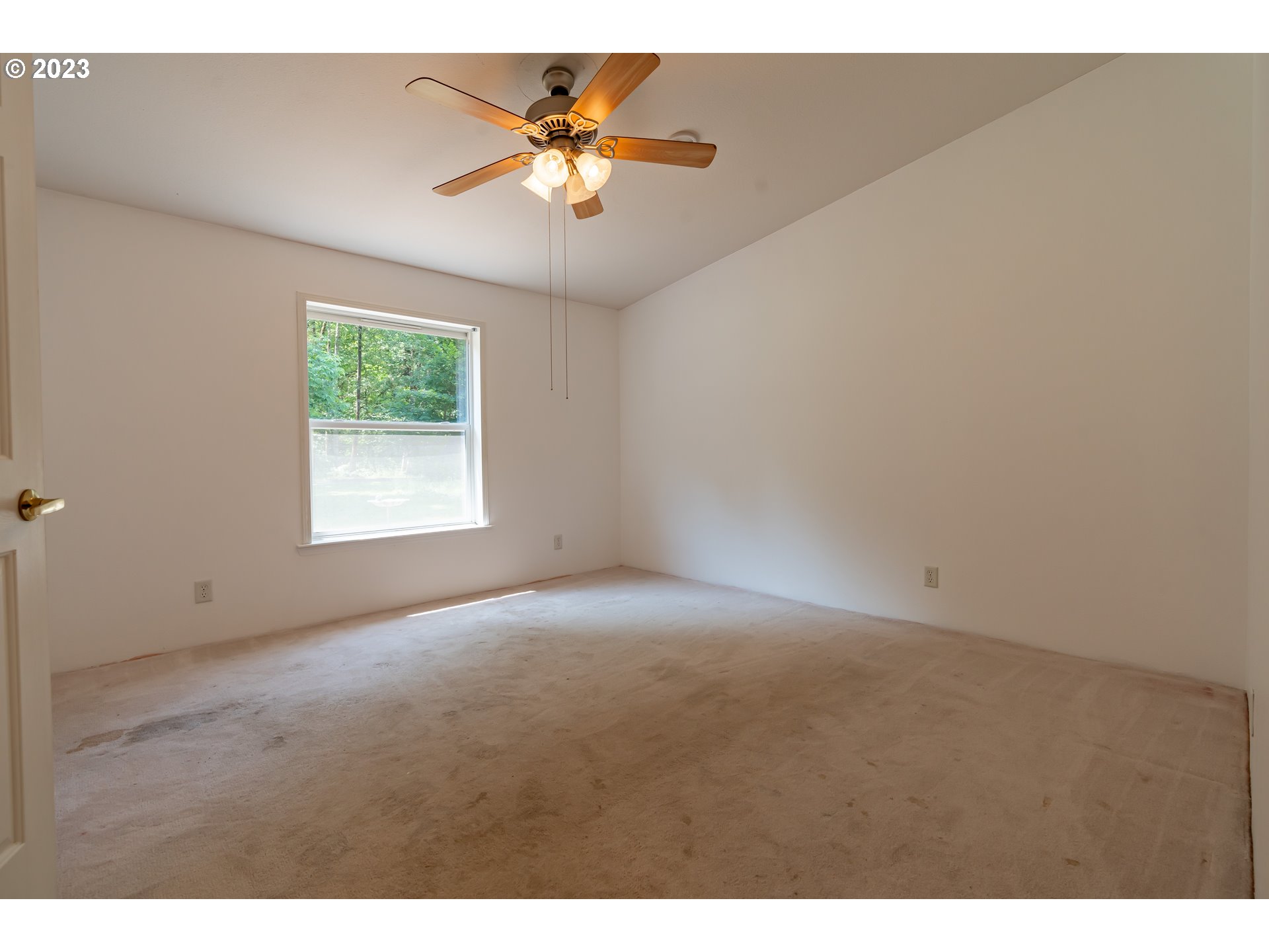 60929 Highway 26 Sandy, OR 97055 - Photo 29 of 38 a view of an empty room with a chandelier fan
