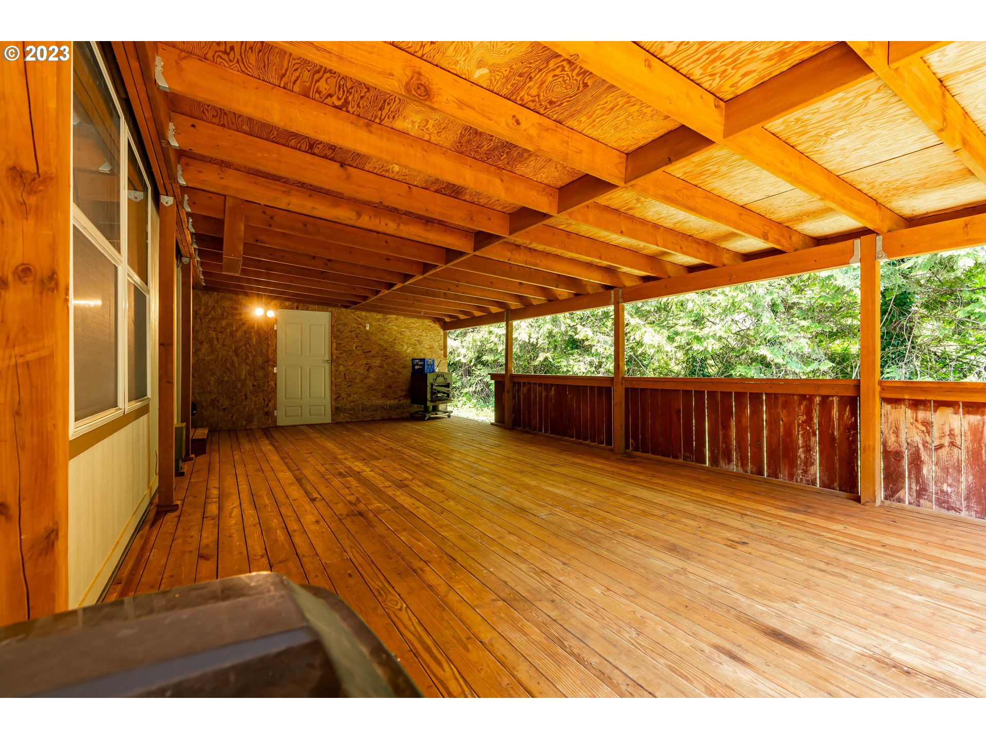 60929 Highway 26 Sandy, OR 97055 - Photo 32 of 38 a view of a backyard of a house