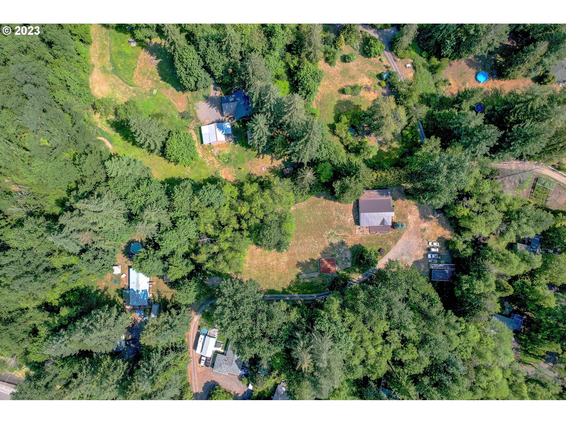 60929 Highway 26 Sandy, OR 97055 - Photo 36 of 38 a backyard of a house with a yard and outdoor seating
