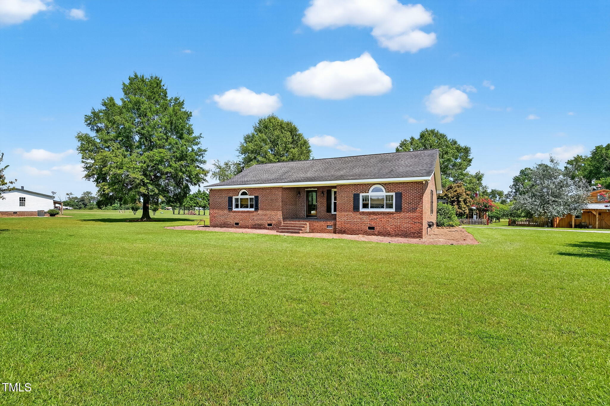 2888 Benson Hardee Road Benson, NC 27504 - Photo 5 of 55 4-web-or-mls-047__DSC9428