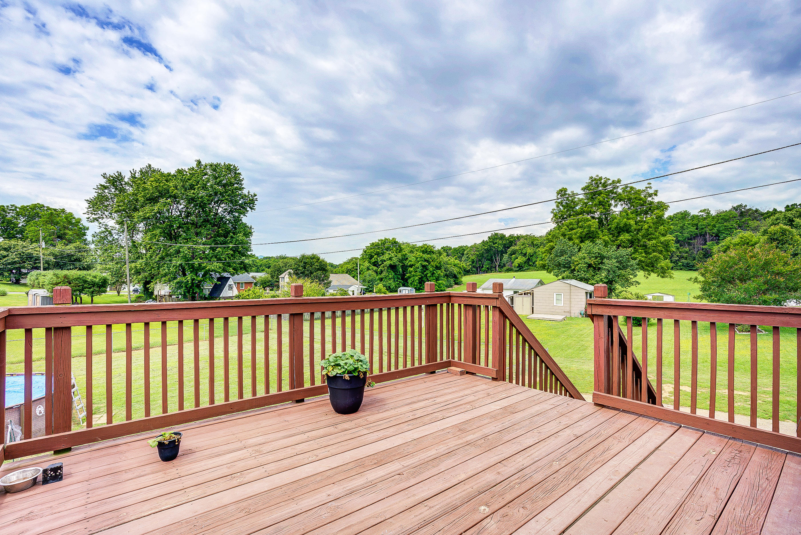 4410 Cove Road Roanoke, VA 24017 - Photo 26 of 32 a balcony with wooden floor and fence