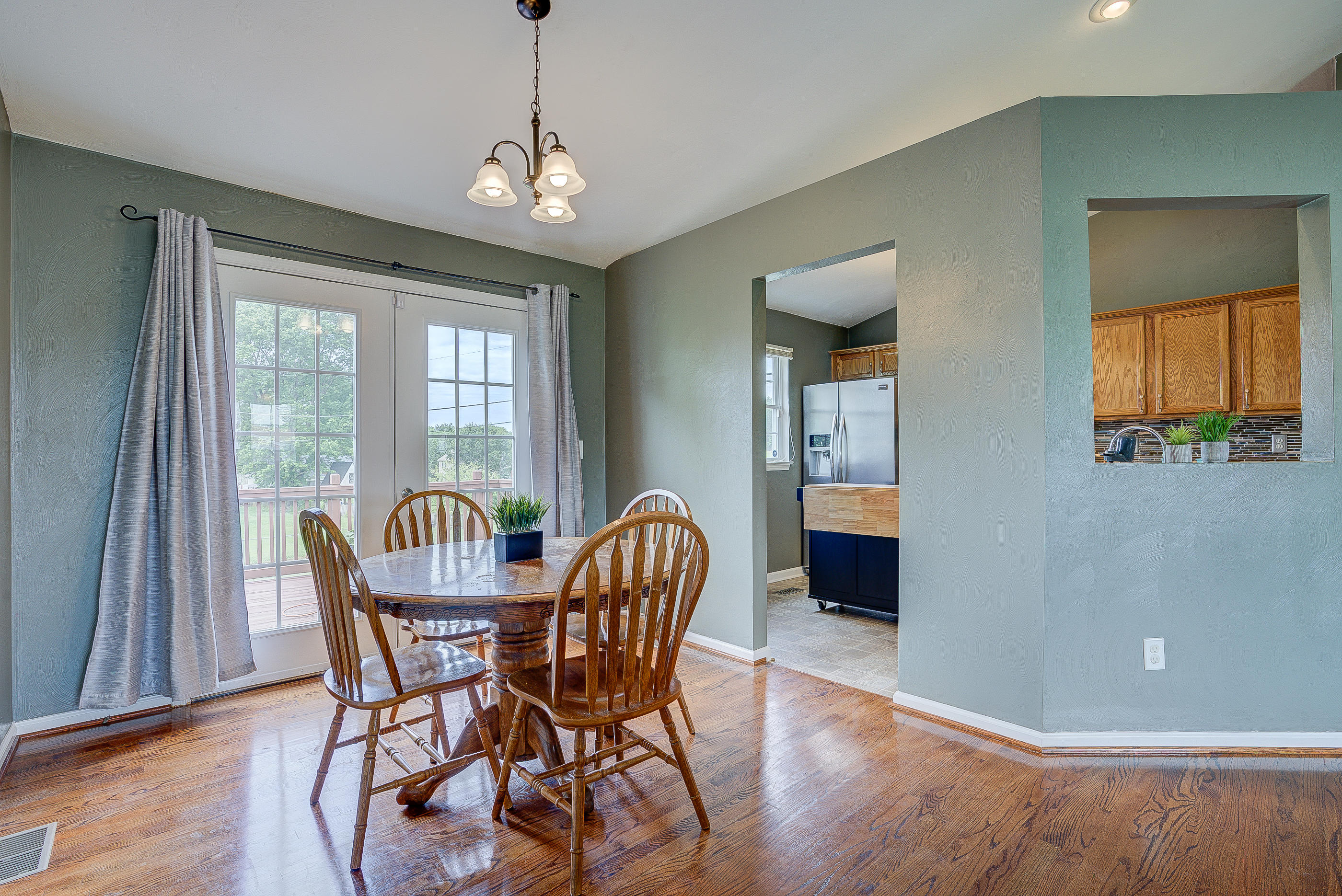 4410 Cove Road Roanoke, VA 24017 - Photo 7 of 32 a dining room with furniture and window