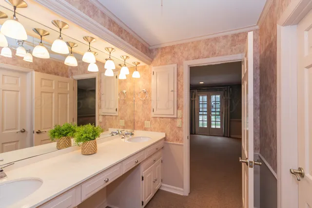 a view of a walk in closet