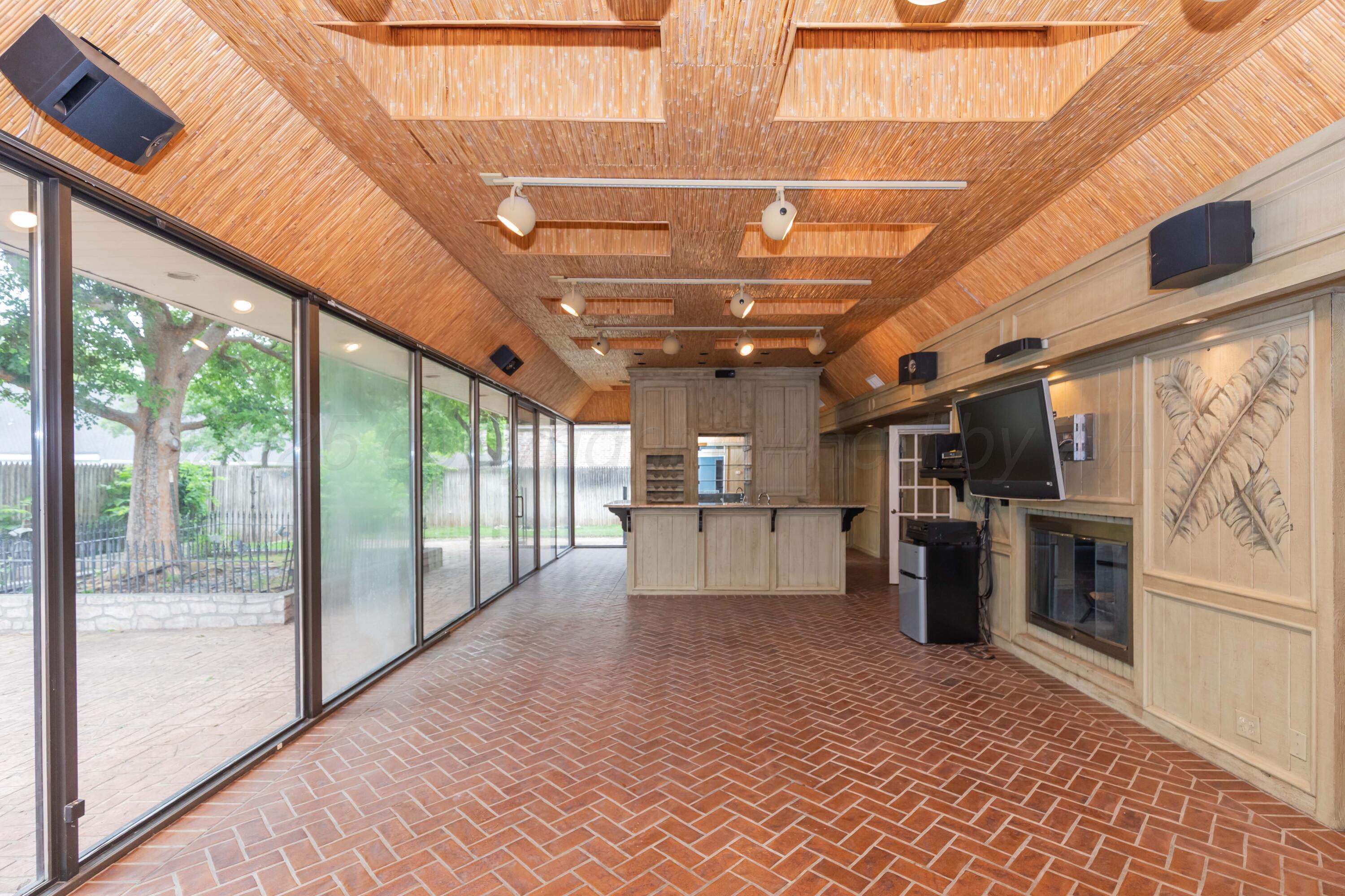 4102 Paramount Boulevard Amarillo, TX 79109 - Photo 32 of 73 SUNROOM VIEW 3