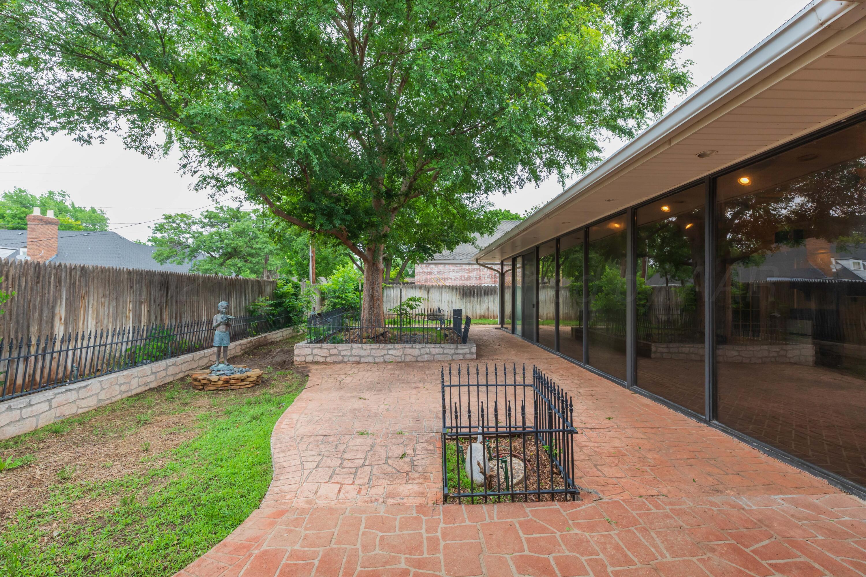 4102 Paramount Boulevard Amarillo, TX 79109 - Photo 7 of 73 a view of backyard with green space