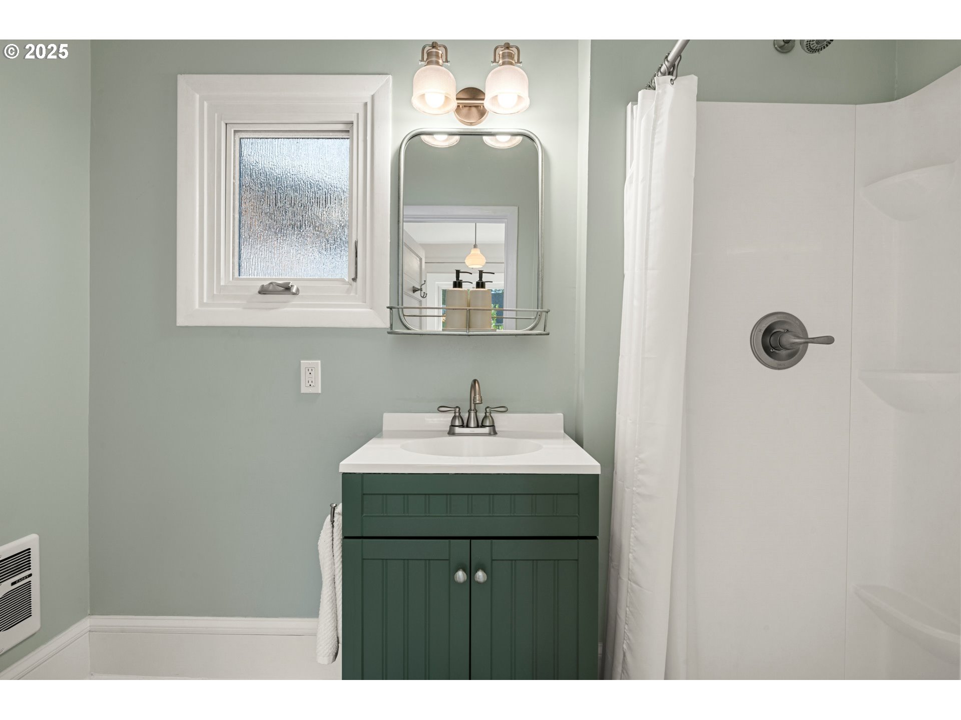 3312 South Corbett Avenue Portland, OR 97239 - Photo 25 of 48 a bathroom with a sink and a mirror