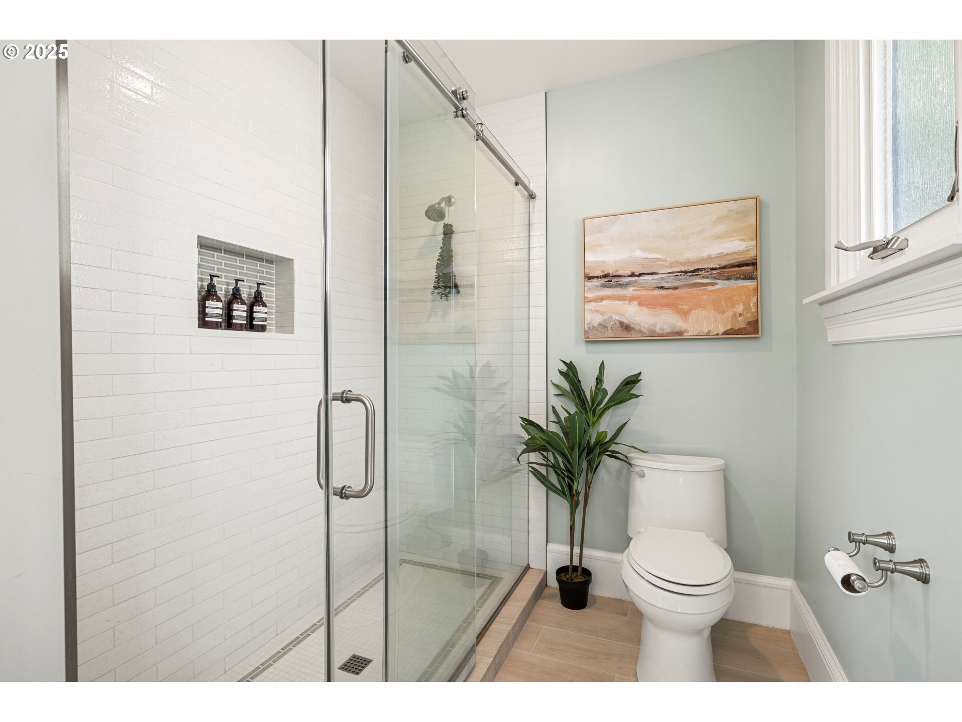 3312 South Corbett Avenue Portland, OR 97239 - Photo 32 of 48 a bathroom with a toilet a sink and a shower