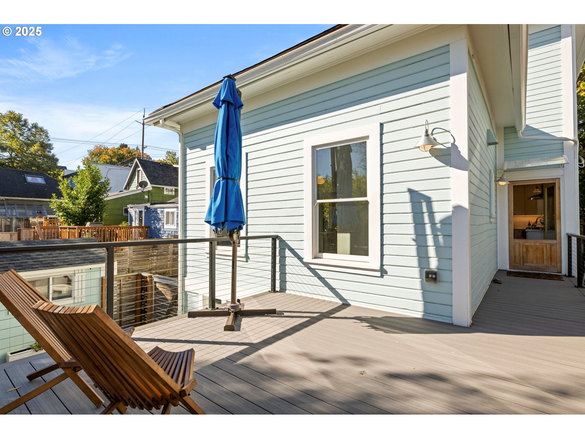 3312 South Corbett Avenue Portland, OR 97239 - Photo 40 of 48 a view of balcony and patio
