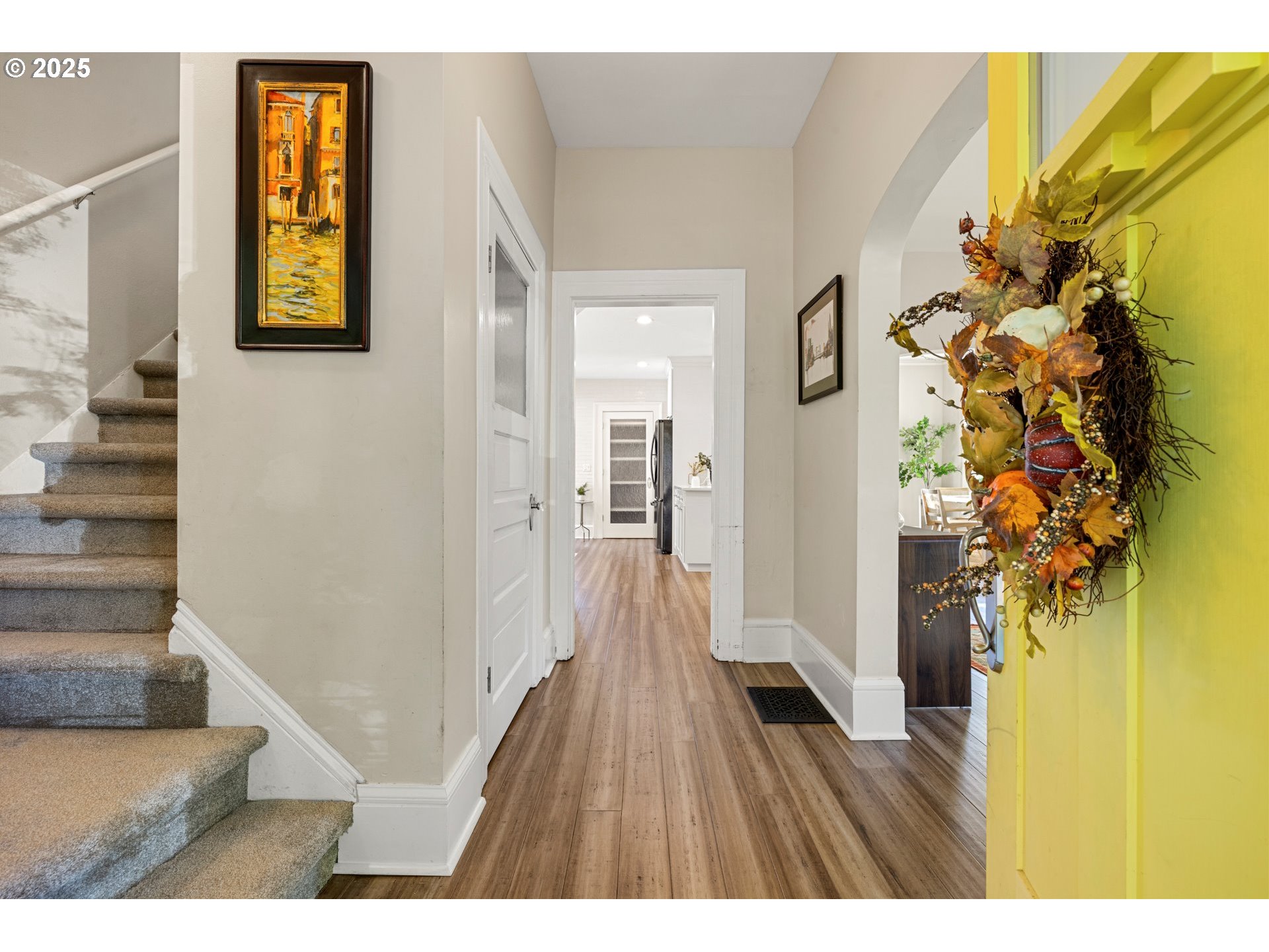 3312 South Corbett Avenue Portland, OR 97239 - Photo 8 of 48 a view of a hallway with wooden floor and a potted plant
