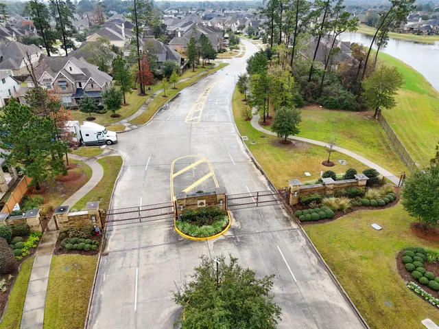 $585,000 | 32027 Autumn Orchard Lane, Conroe, TX 77385