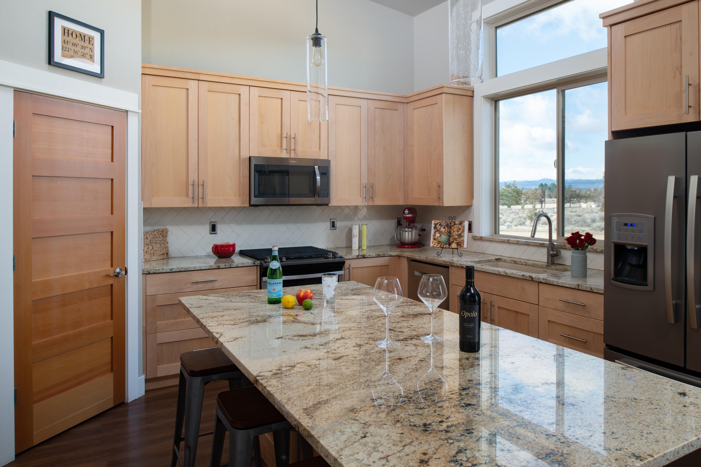 20820 Tumalo Road Bend, OR 97703 - Photo 15 of 33 Kitchen