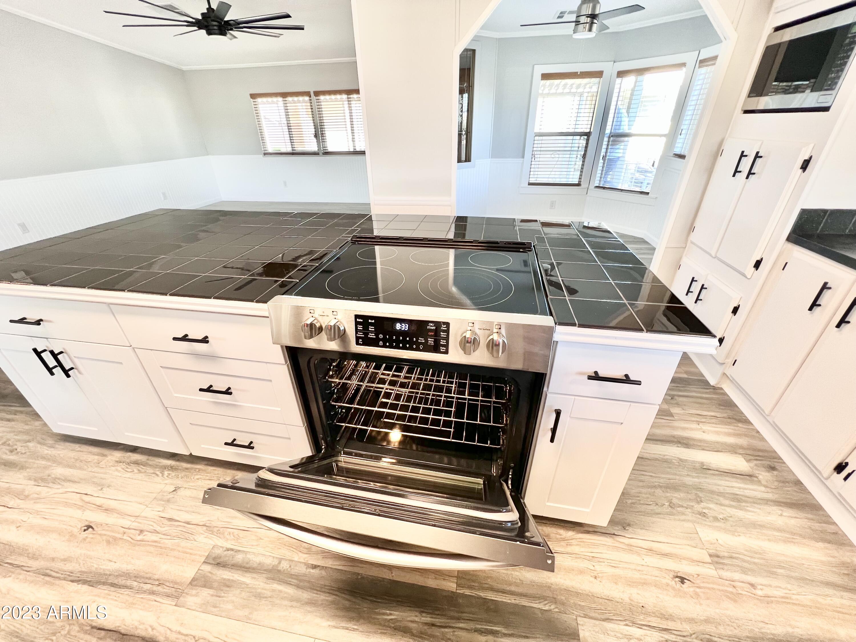 652 South Ellsworth Road, Unit 201 Mesa, AZ 85208 - Photo 7 of 33 201OVEN