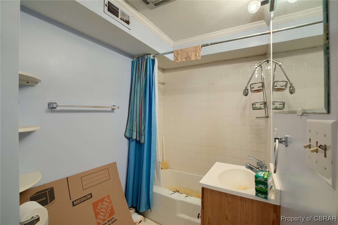 4148 Eagle Road Hayes, VA 23072 - Photo 28 of 33 ground level prior bath