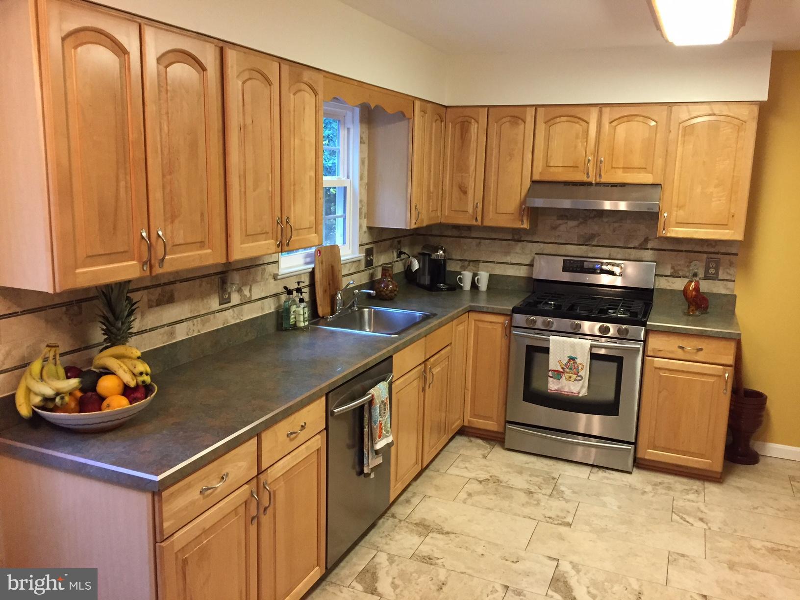 23604 Rolling Fork Way Gaithersburg, MD 20882 - Photo 3 of 27 Main Kithen