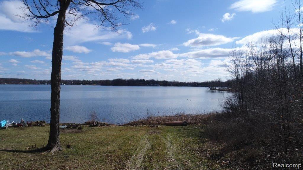 4097 Hunt Road Lapeer, MI 48446 - Photo 4 of 49