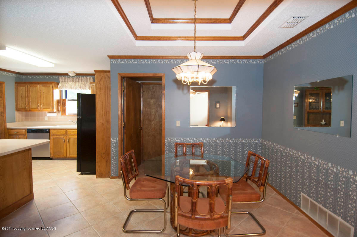7301 Old Kent Road Amarillo, TX 79109 - Photo 13 of 33 BREAKFAST NOOK VIEW 1