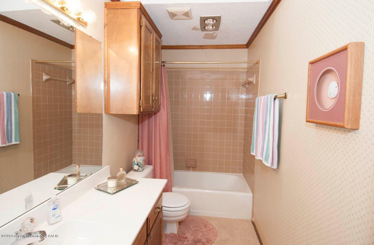 7301 Old Kent Road Amarillo, TX 79109 - Photo 25 of 33 BATHROOM 2 VIEW 2