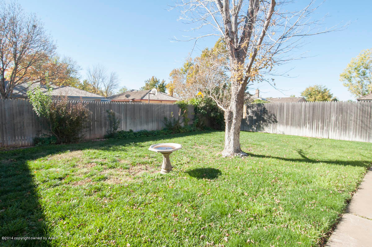 7301 Old Kent Road Amarillo, TX 79109 - Photo 33 of 33 YARD VIEW 1
