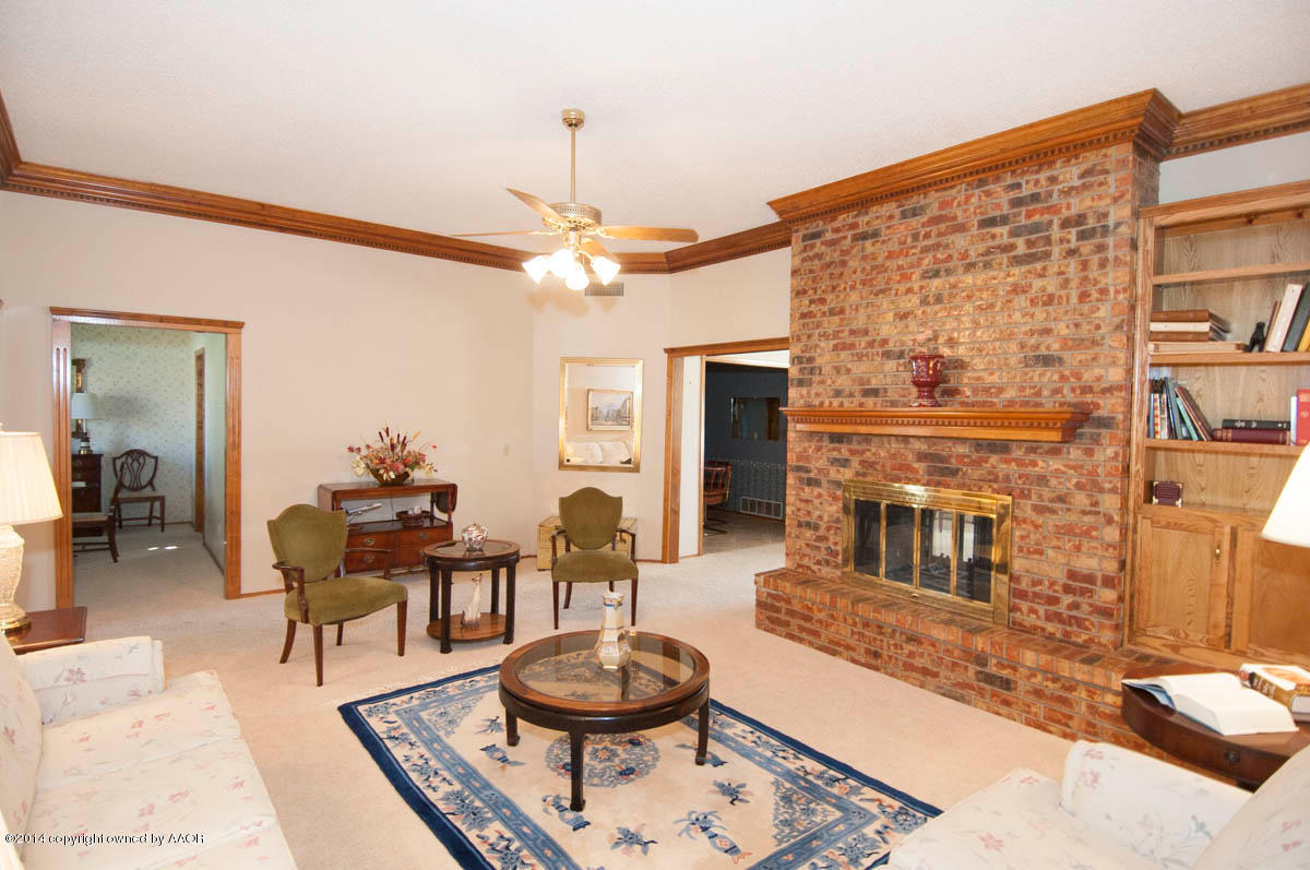 7301 Old Kent Road Amarillo, TX 79109 - Photo 4 of 33 LIVING VIEW 1