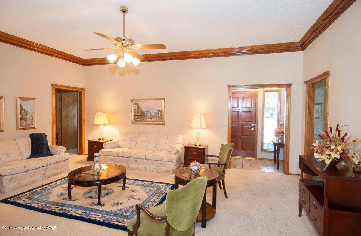 7301 Old Kent Road Amarillo, TX 79109 - Photo 6 of 33 LIVING VIEW 3