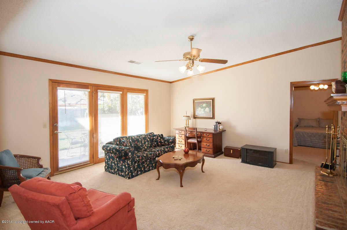 7301 Old Kent Road Amarillo, TX 79109 - Photo 7 of 33 DEN VIEW 1