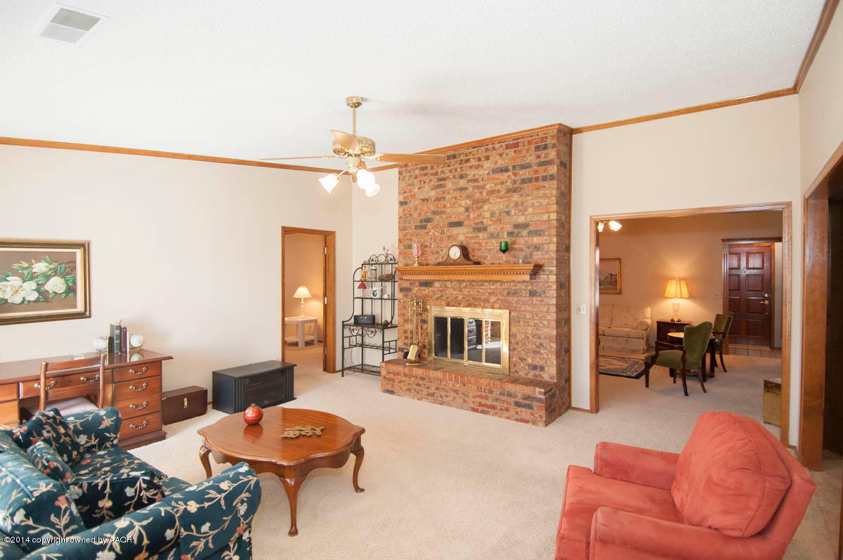 7301 Old Kent Road Amarillo, TX 79109 - Photo 8 of 33 DEN VIEW 2
