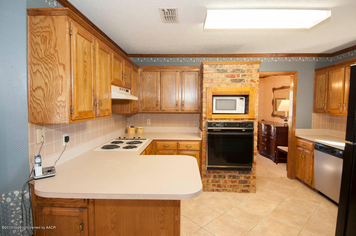 7301 Old Kent Road Amarillo, TX 79109 - Photo 10 of 33 KITCHEN VIEW 1