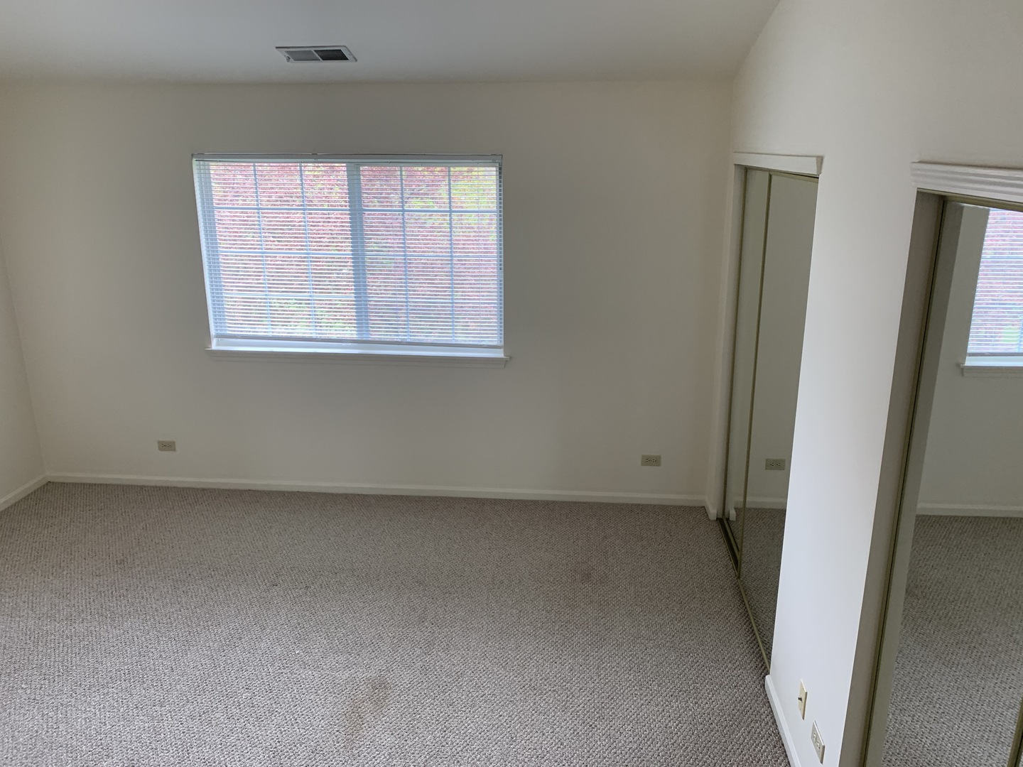 17888 Braewick Road Gurnee, IL 60031 - Photo 6 of 16 an empty room with windows