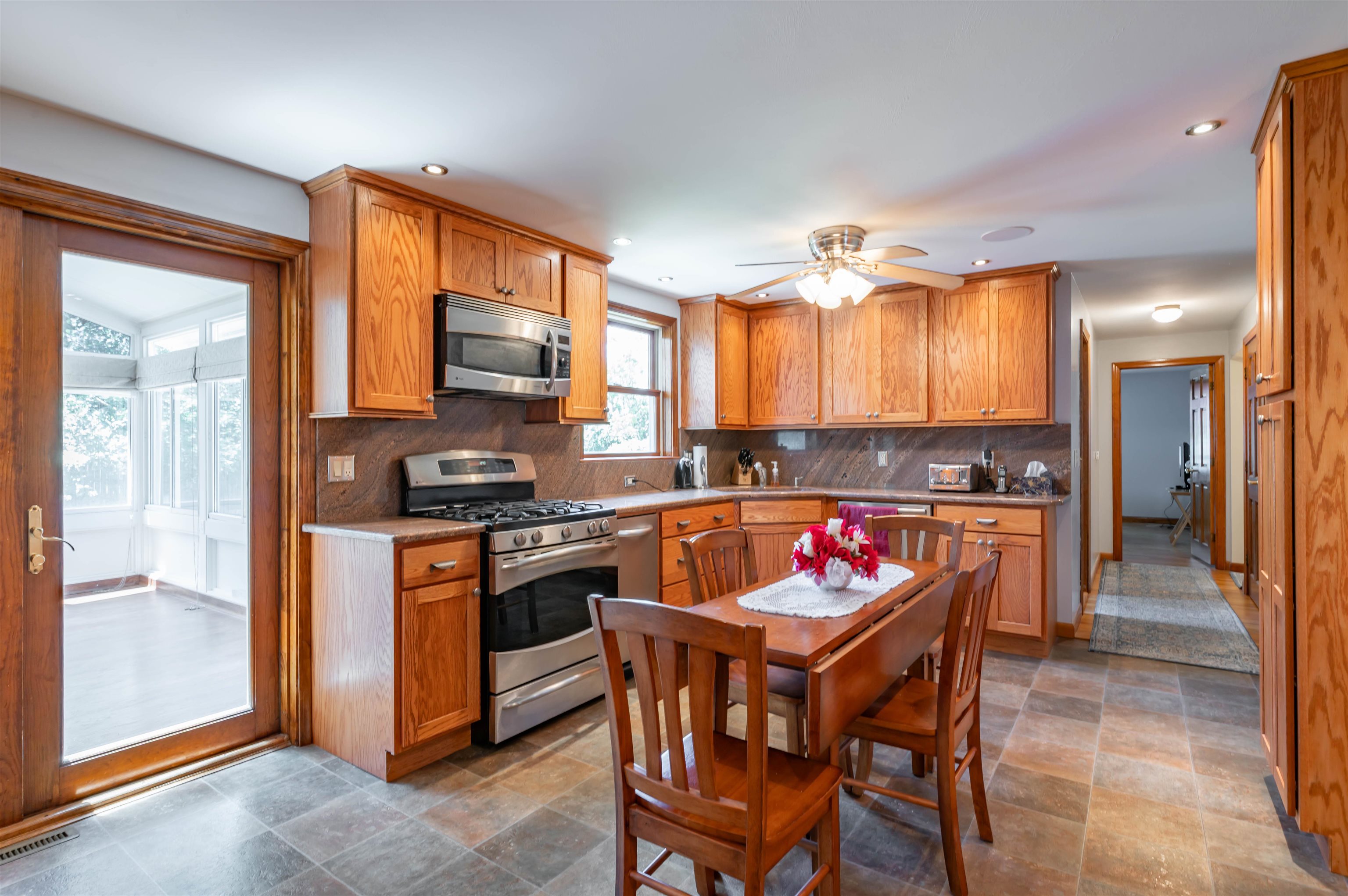 6 Aztec Road Nashua, NH 03063 - Photo 14 of 29
