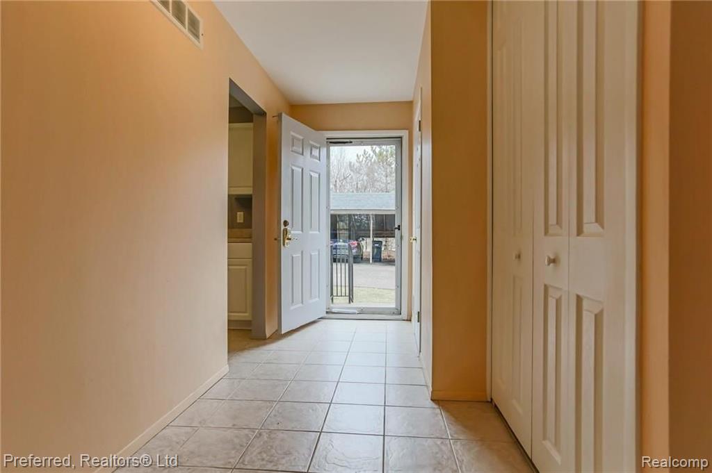 32276 West 12 Mile Road Farmington Hills, MI 48334 - Photo 4 of 29