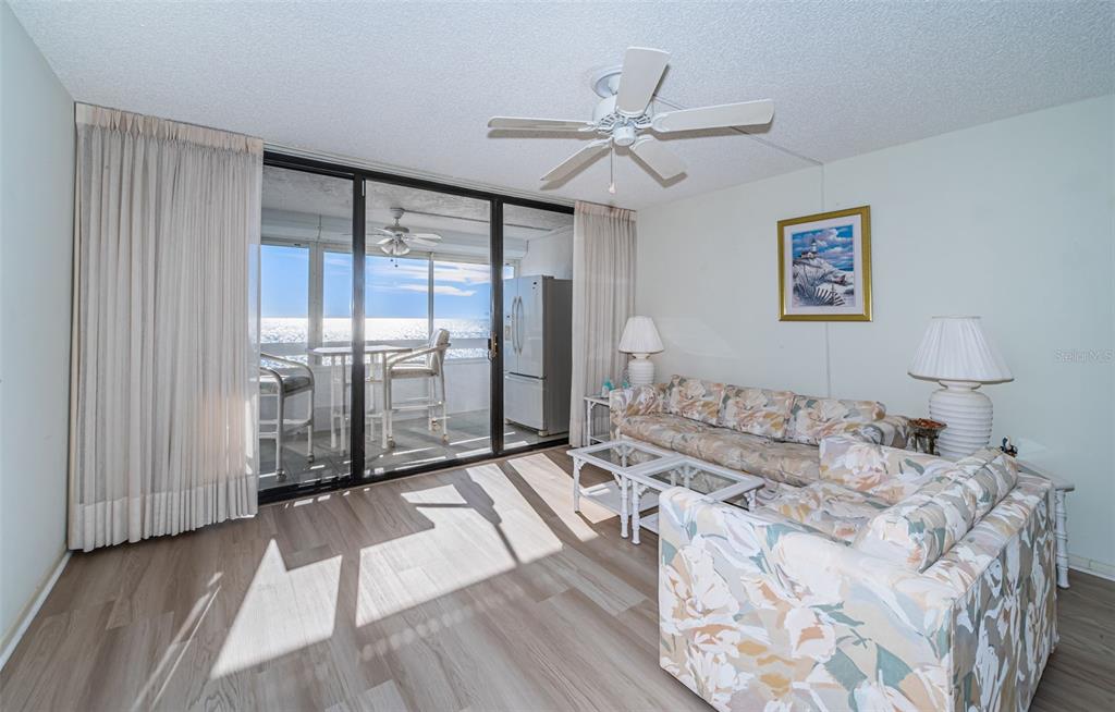 17940 Gulf Boulevard, Unit 7B Redington Shores, FL 33708 - Photo 18 of 58 a bedroom with a large bed and a window