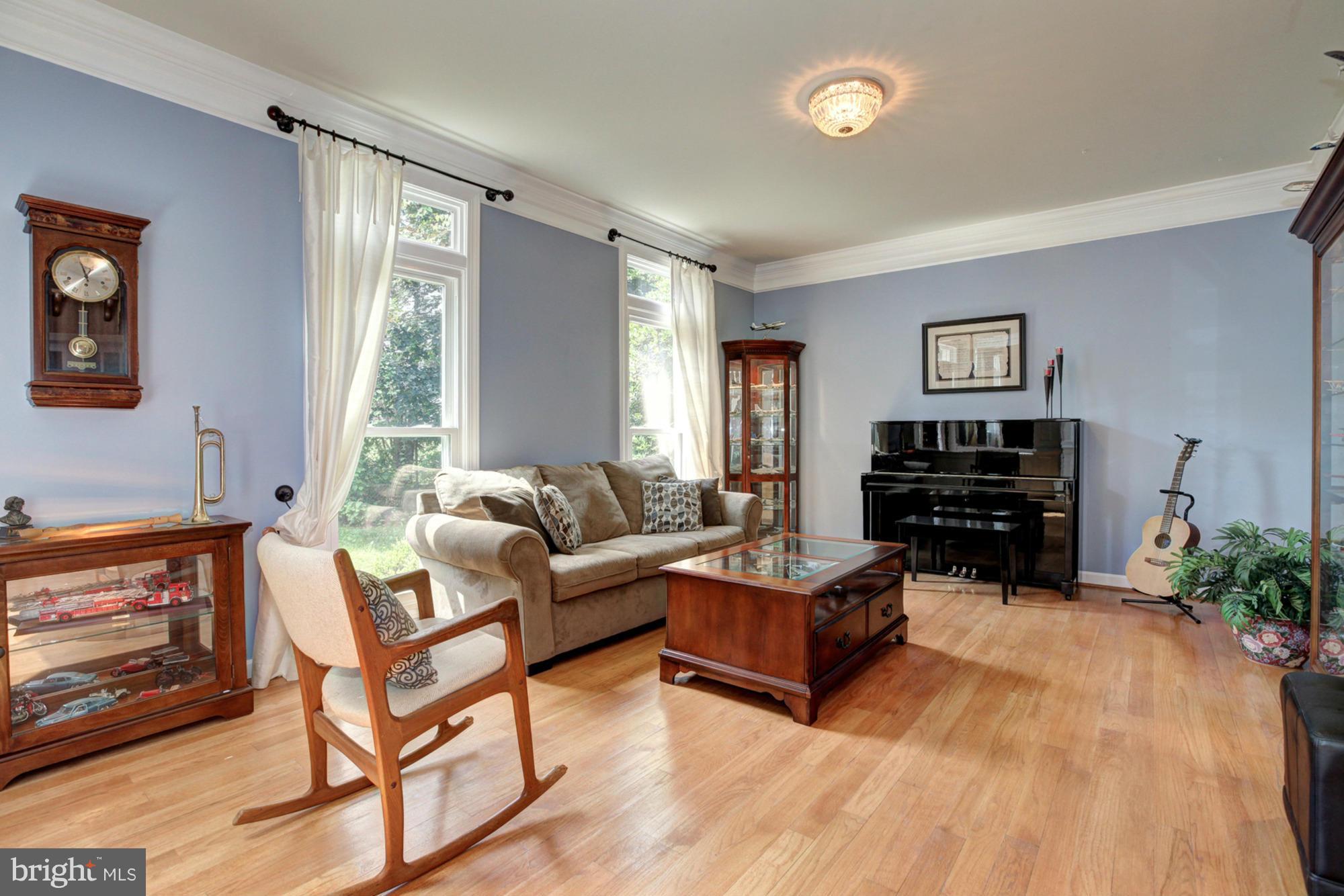 5617 Griffith Farm Road Rockville, MD 20855 - Photo 11 of 30 Living Room