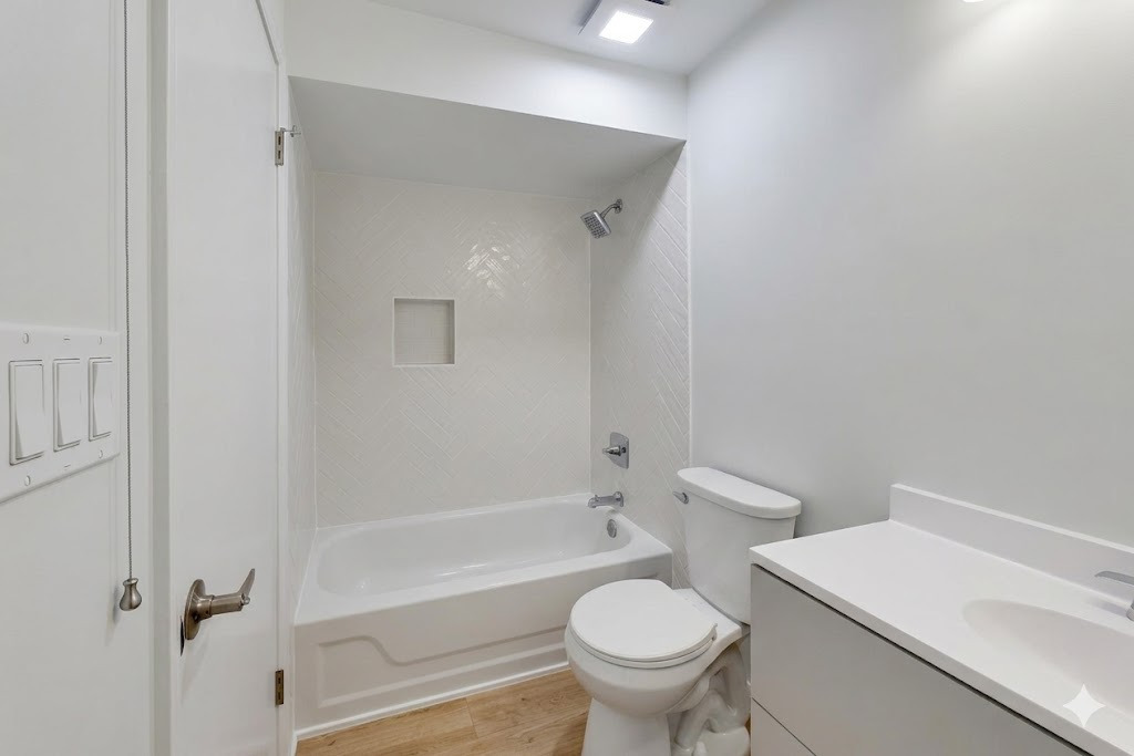 958 Inverrary Lane, Unit 958 Deerfield, IL 60015 - Photo 10 of 14 a bathroom with a sink toilet vanity and shower