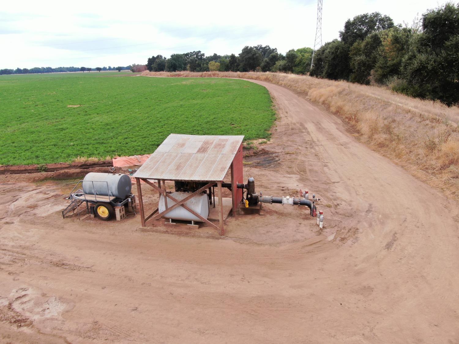 14517 East Prouty Road Galt, CA 95632 - Photo 10 of 12 an outdoor sitting area with a table and chairs