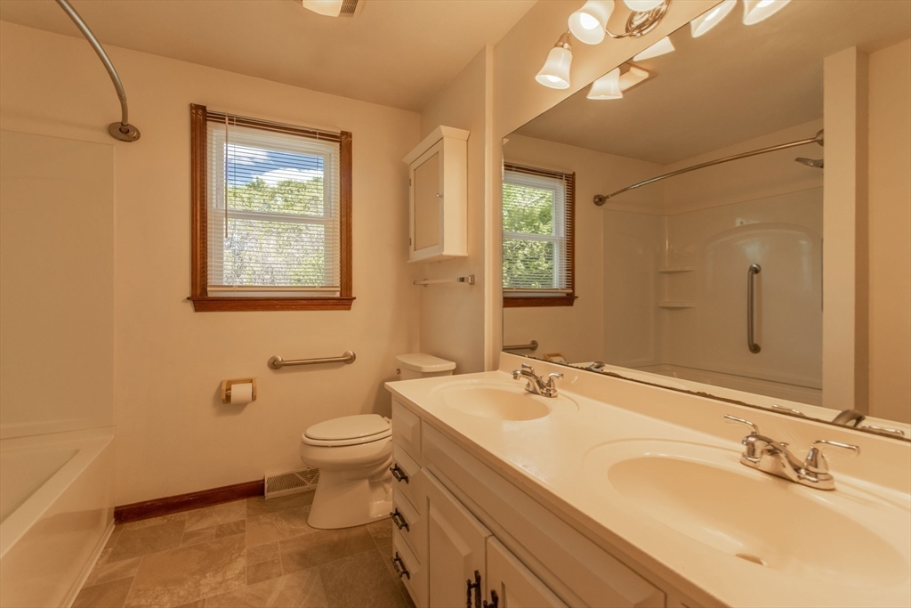 629 River Road Agawam, MA 01001 - Photo 17 of 36