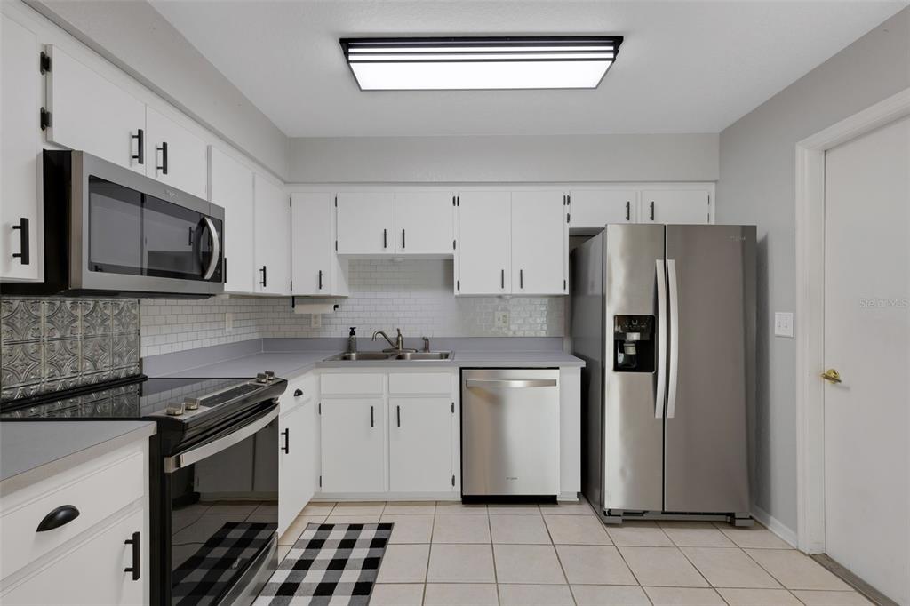 1084 Meadowood Pointe Road Lakeland, FL 33811 - Photo 11 of 35 Gallery Image 11